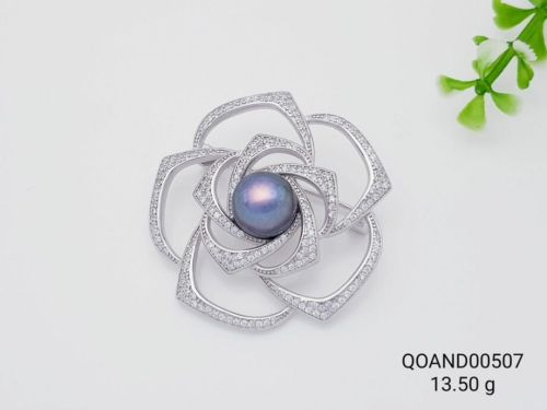 Brooch – QOAND00507